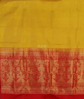 Yellow  Handwoven Kanjivaram Silk Saree T2940284