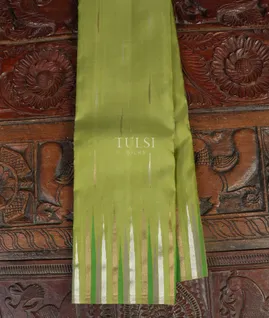 Green Handwoven Kanjivaram Silk Saree T4760571