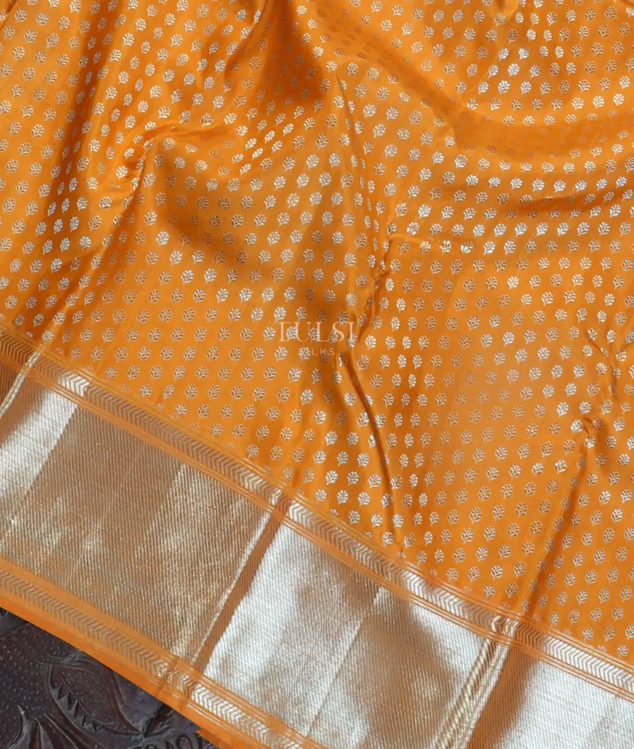 Yellow Handwoven Kanjivaram Silk Saree T4349342