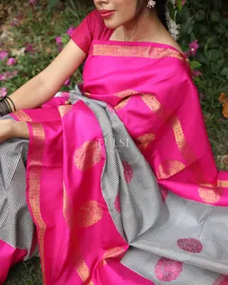 Black and White Kanjivaram Silk Saree T30639210