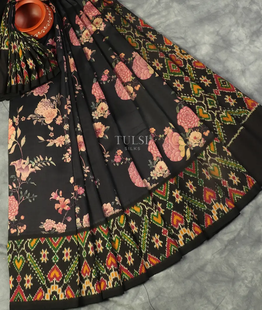 Black Ikat Silk Saree T3886452