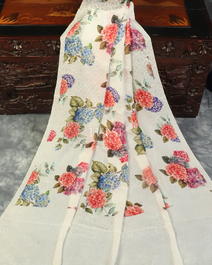 White Crinkle Crepe Silk Saree T5170242