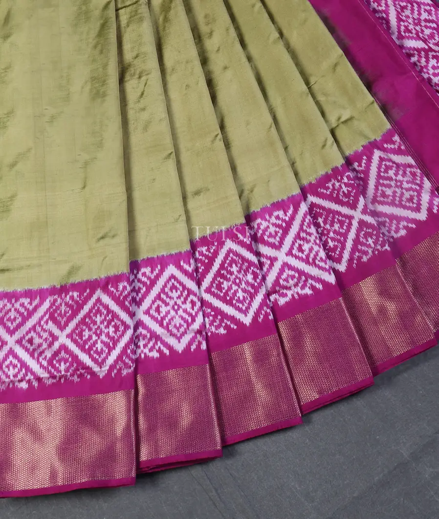 Green Ikat Silk Saree T5407962