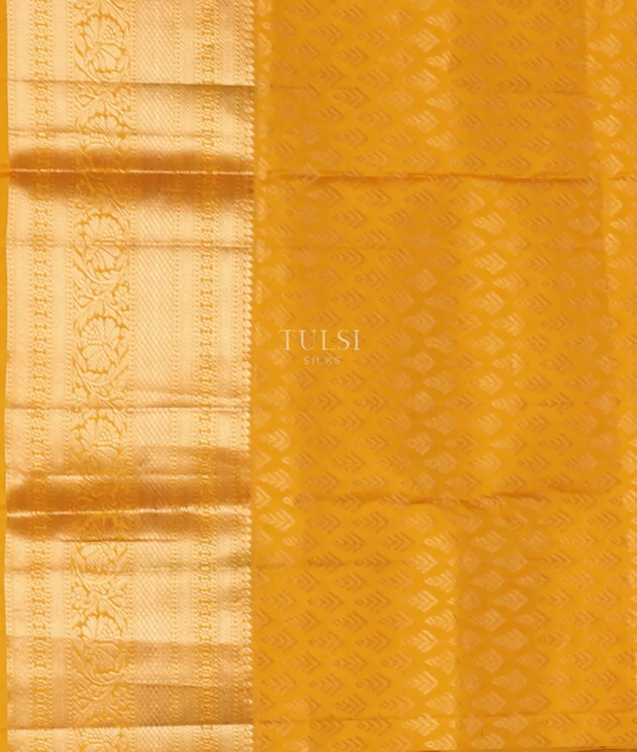 Off - White Handwoven Kanjivaram Silk Saree T5394503