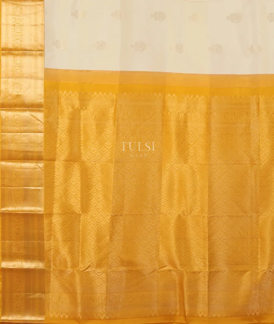 Off - White Handwoven Kanjivaram Silk Saree T5394504
