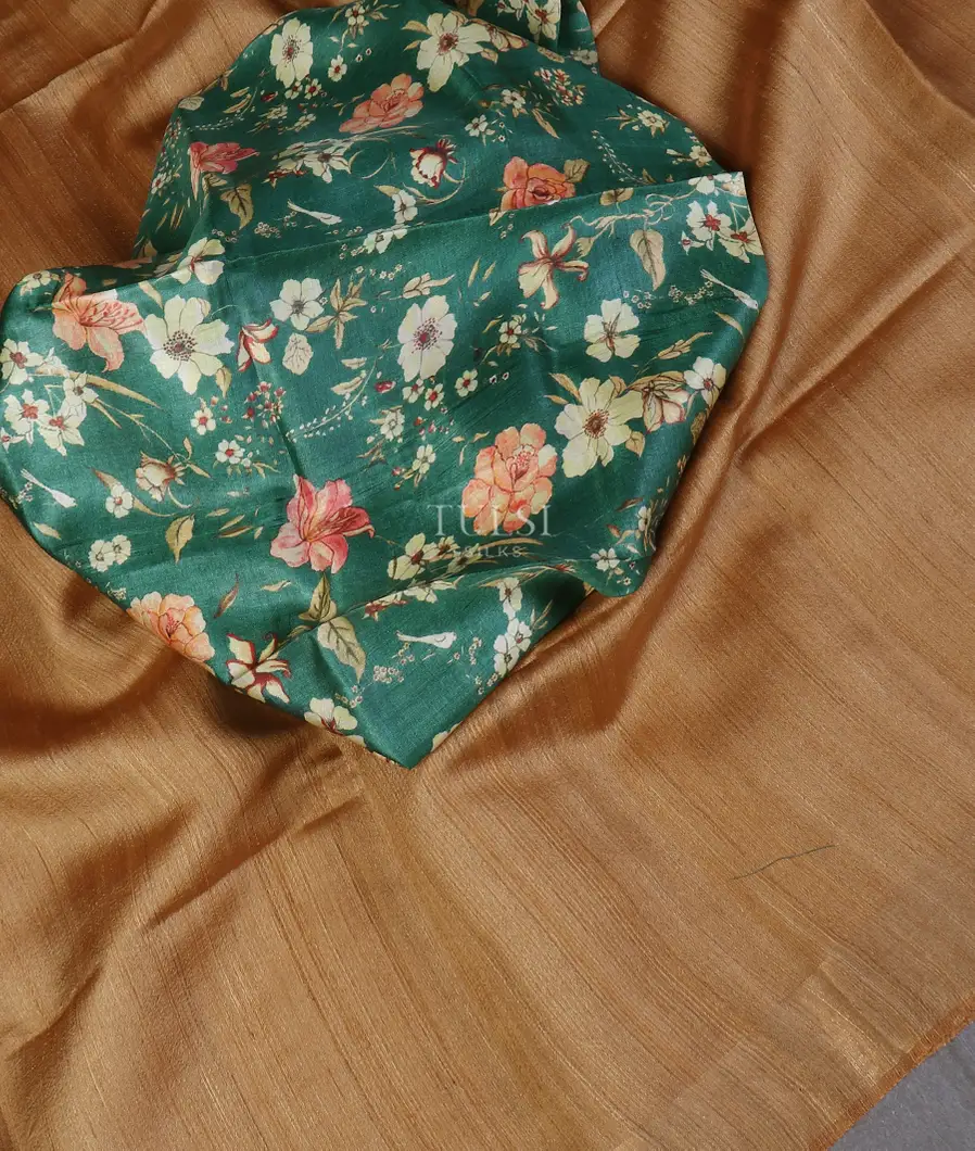 Beige Woven Tussar Saree T5572105