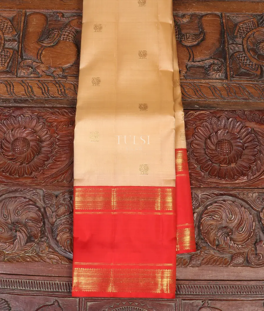 Red Kanchipuram Silk Saree With Kamalam Buttas