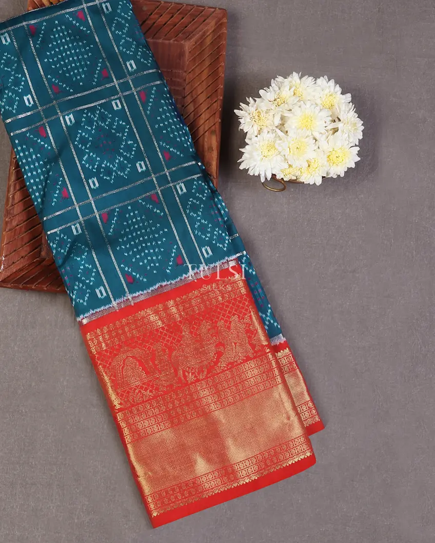 Navy Blue Soft Silk Saree With Golden Zari Weaving Work – Bahuji - Online  Fashion & Lifestyle Store