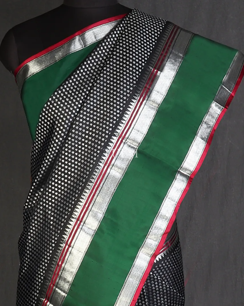 Black Kanjivaram Silk Saree T588082-image