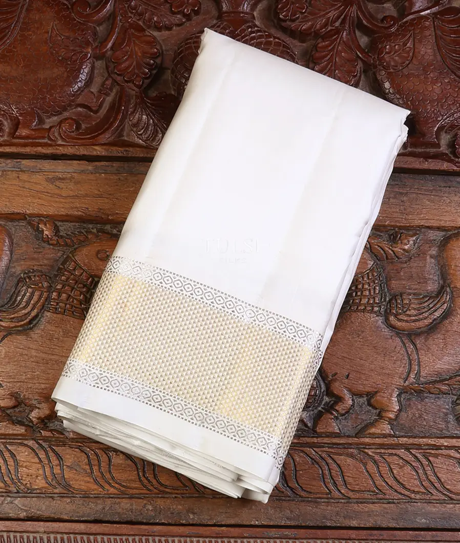 Off-White Handwoven Kanjivaram Silk Dhoti and Vastharam T638518-image