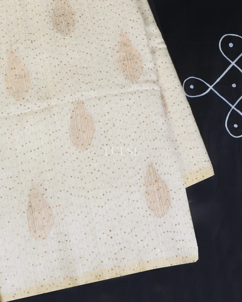 Off - White Handwoven Matka Tussar Saree T571846-image