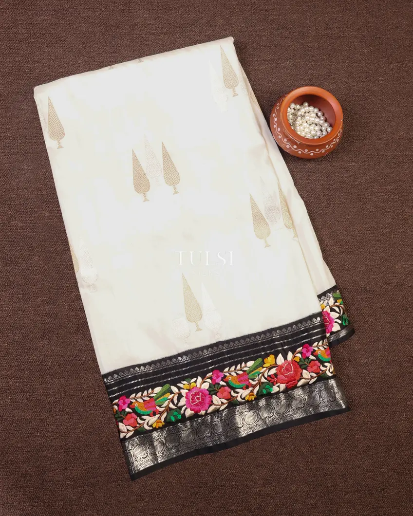 Off-White Kanjivaram Embroidery Silk Saree T655110-image
