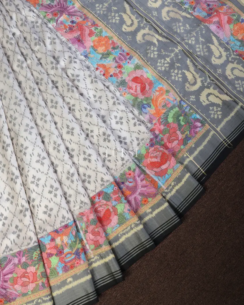 off-white-patola-silk-saree-with-embroidery-border-and-pallu-t620372-1-t620372-1-d