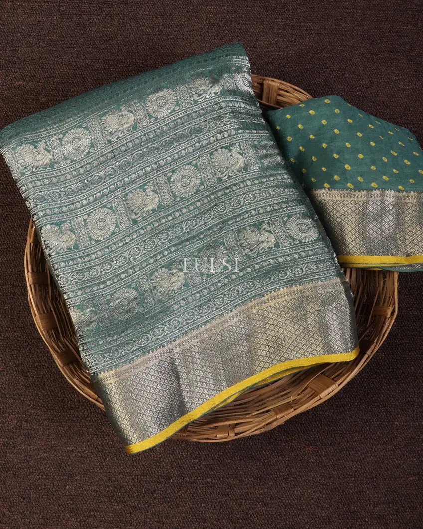 Greyish Blue Mysore Crepe silk saree with Bandhani Blouse and Pallu T632403-image