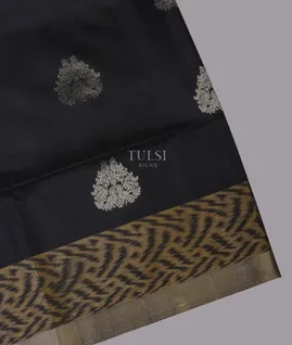 Black Soft Silk Saree T682211-image