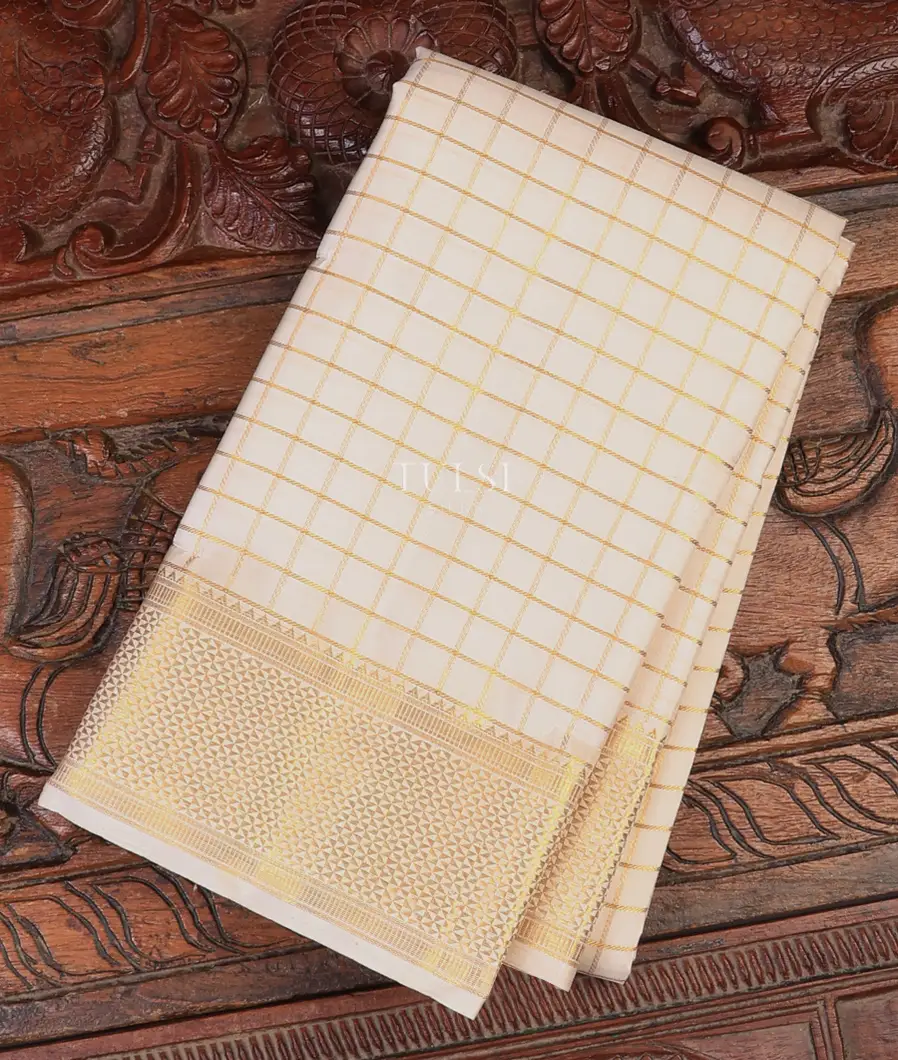 Off-White Handwoven Kanjivaram Silk Dhoti and Vastharam T701167-image