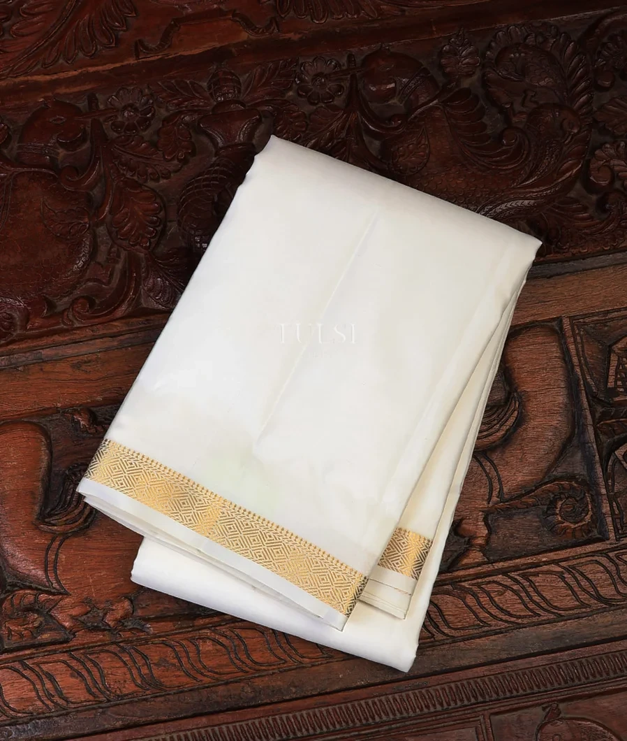 Off-White Handwoven Kanjivaram Silk Dhoti and Vastharam T696742-image