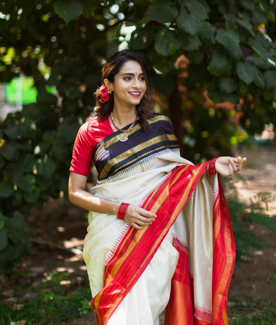 19 Trending Kanjivaram Saree Look for Brides and Wedding Guests-2