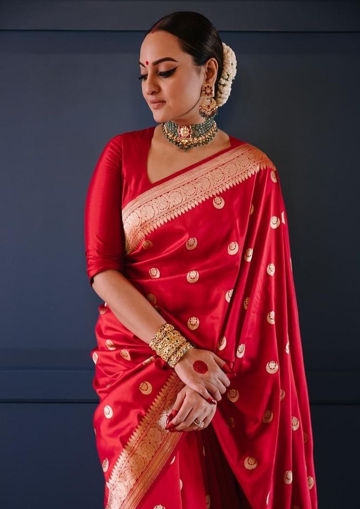 19 Trending Kanjivaram Saree Look for Brides and Wedding Guests-8