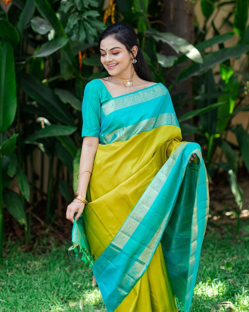 19 Trending Kanjivaram Saree Look for Brides and Wedding Guests-14