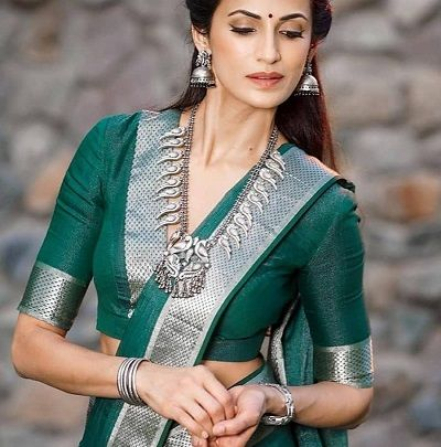 15 Latest Blouse Designs for Silk Sarees to Flaunt Your Saree Look-7