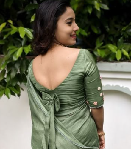 15 Latest Blouse Designs for Silk Sarees to Flaunt Your Saree Look-10