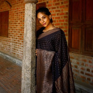 Creative Black Saree Drapes You Must Try: From Party Looks to Traditional Styles-2