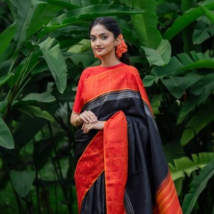 Draping Styles for Black Sarees: Elegant, Modern & Festive Techniques-3