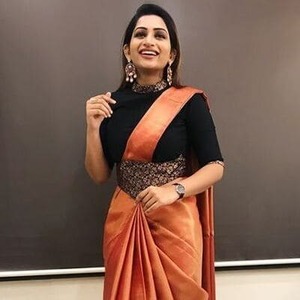 Draping Styles for Black Sarees: Elegant, Modern & Festive Techniques-4