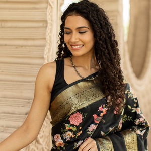 Design Ideas for Black Sarees: Borders, Motifs, Embroidery & Modern Patterns-5