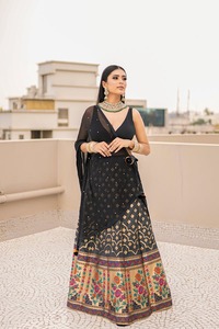 Creative Black Saree Drapes You Must Try: From Party Looks to Traditional Styles-7