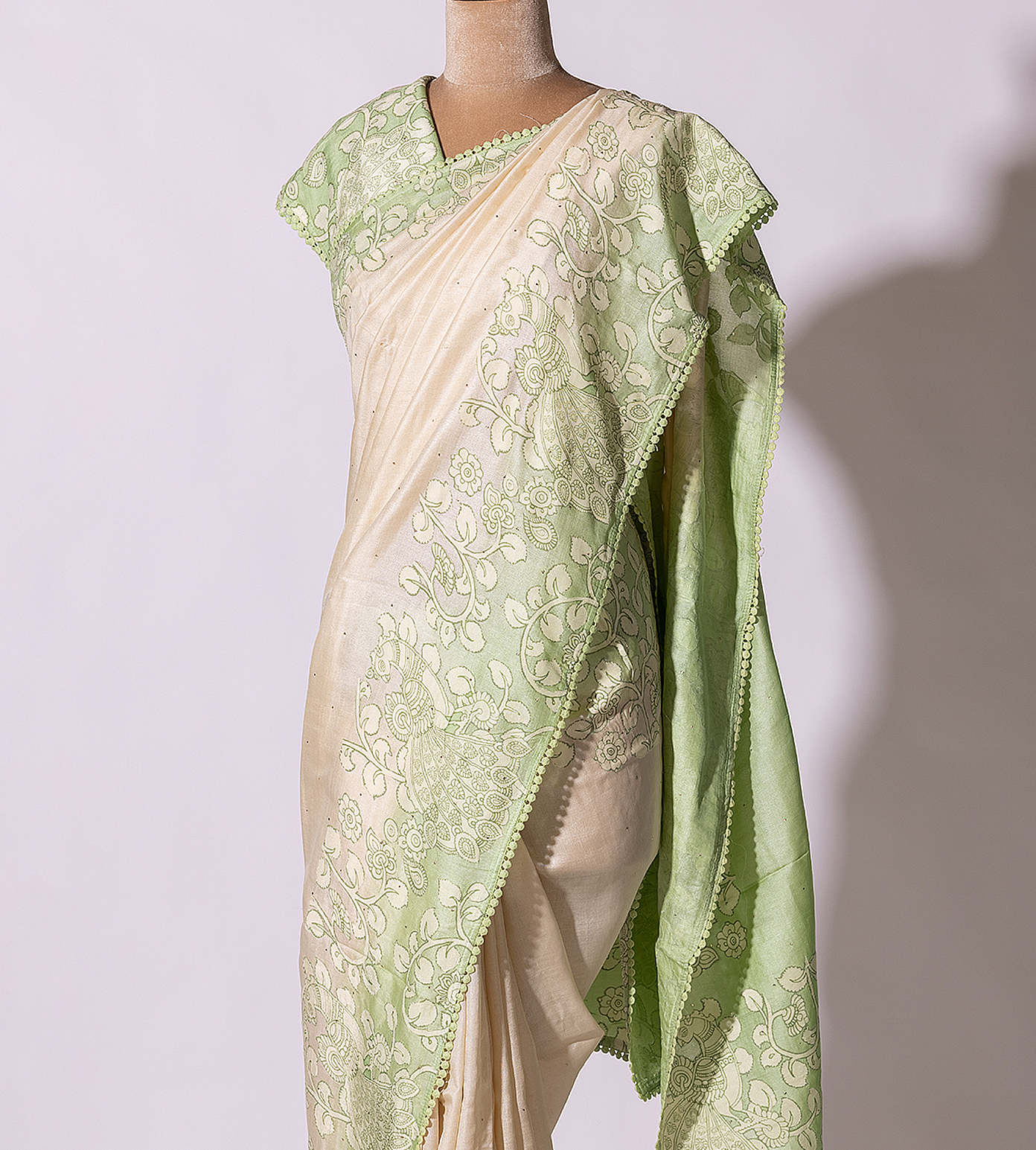 White Tussar Embroidery Saree4