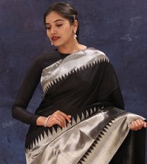 Black Kanchipuram Silk Saree4