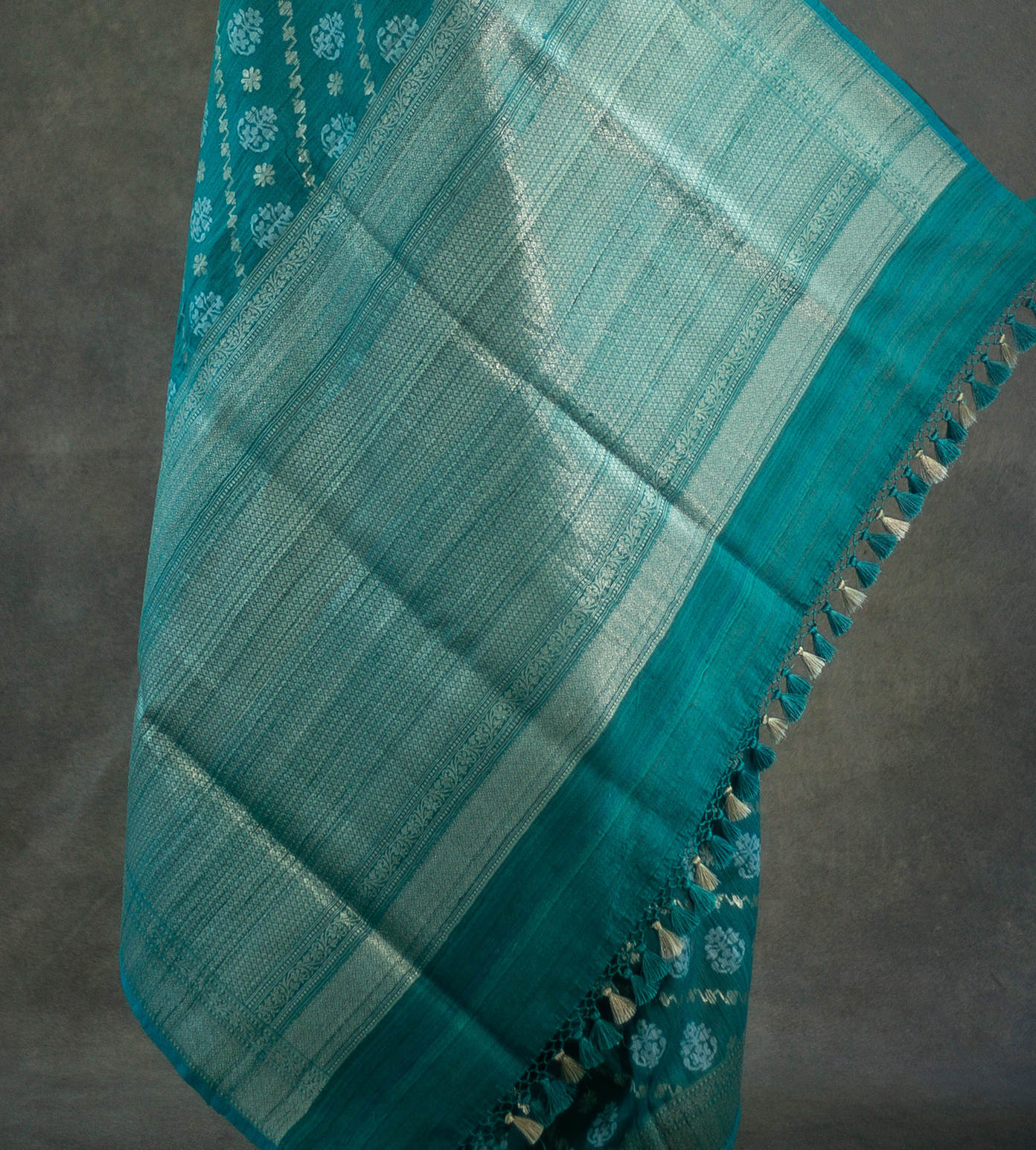 Deep Teal Jamdhani Banaras Tussar Saree3
