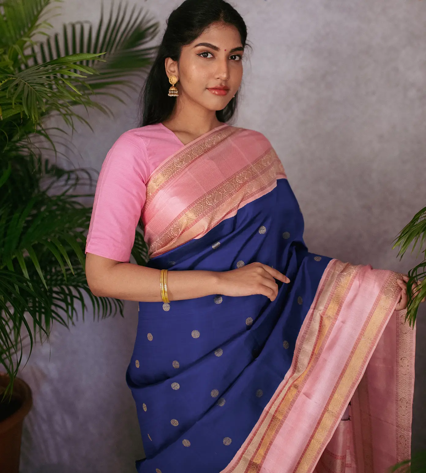 Buy Navy Blue Zari Woven Kanchipuram Silk Saree Online | Samyakk