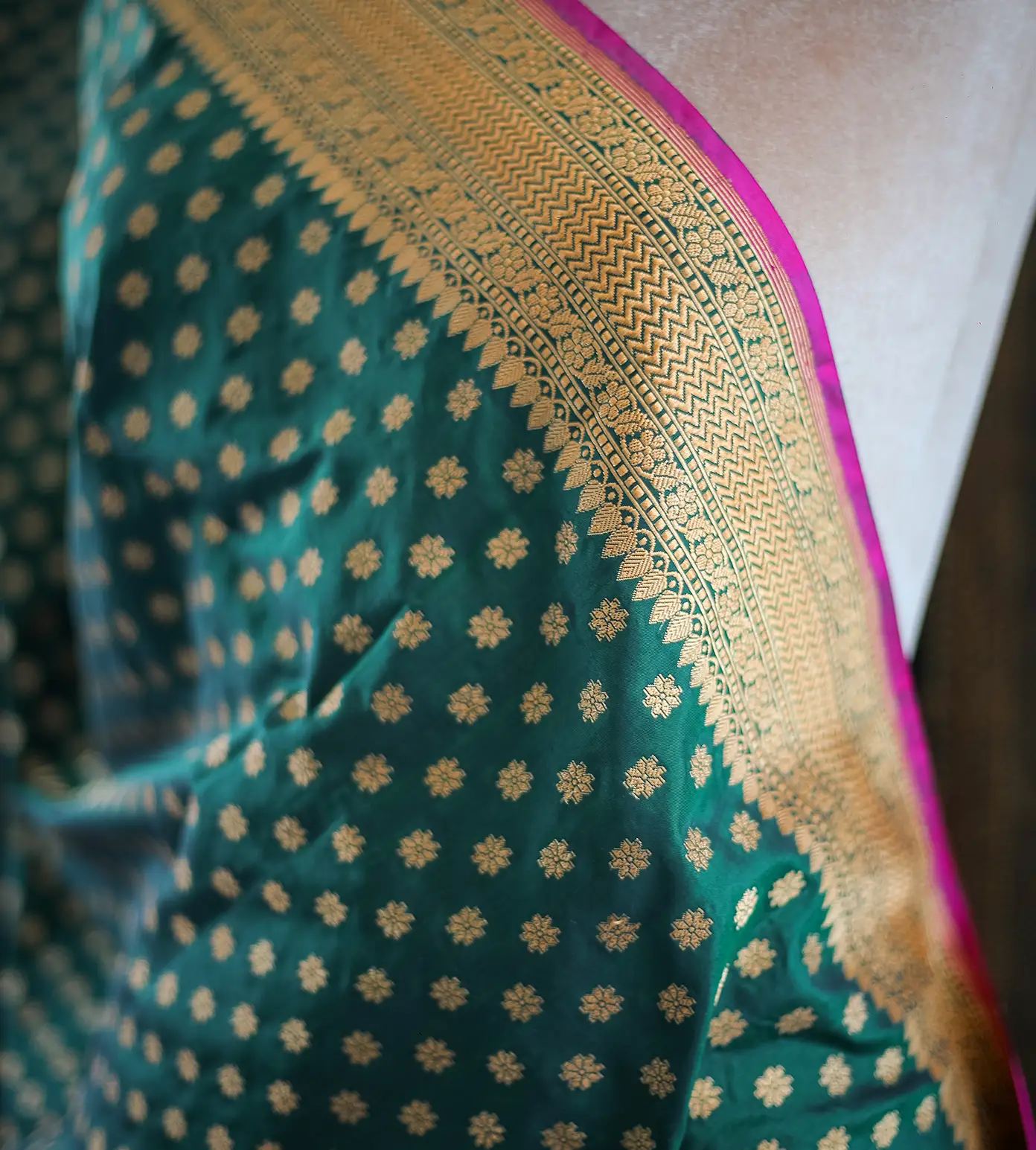 Bottle Green Banarasi Silk Saree4
