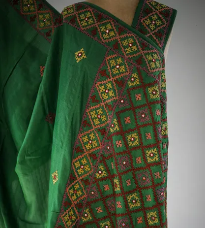 Green Tussar Kutch Embroidery Saree3