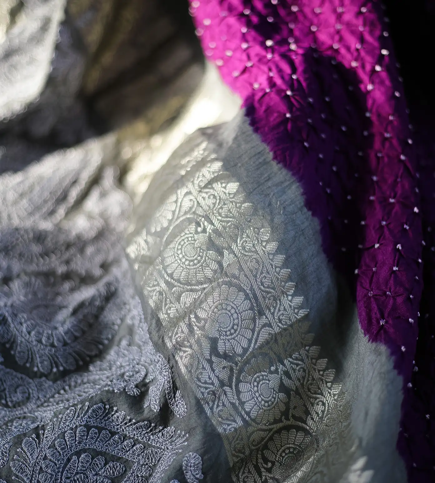 purple-bandhani-chaniya-silk-saree-rv30949-d