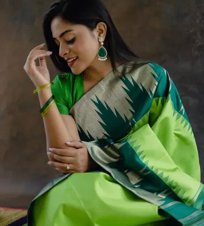 Green Kanchipuram Silk Saree3