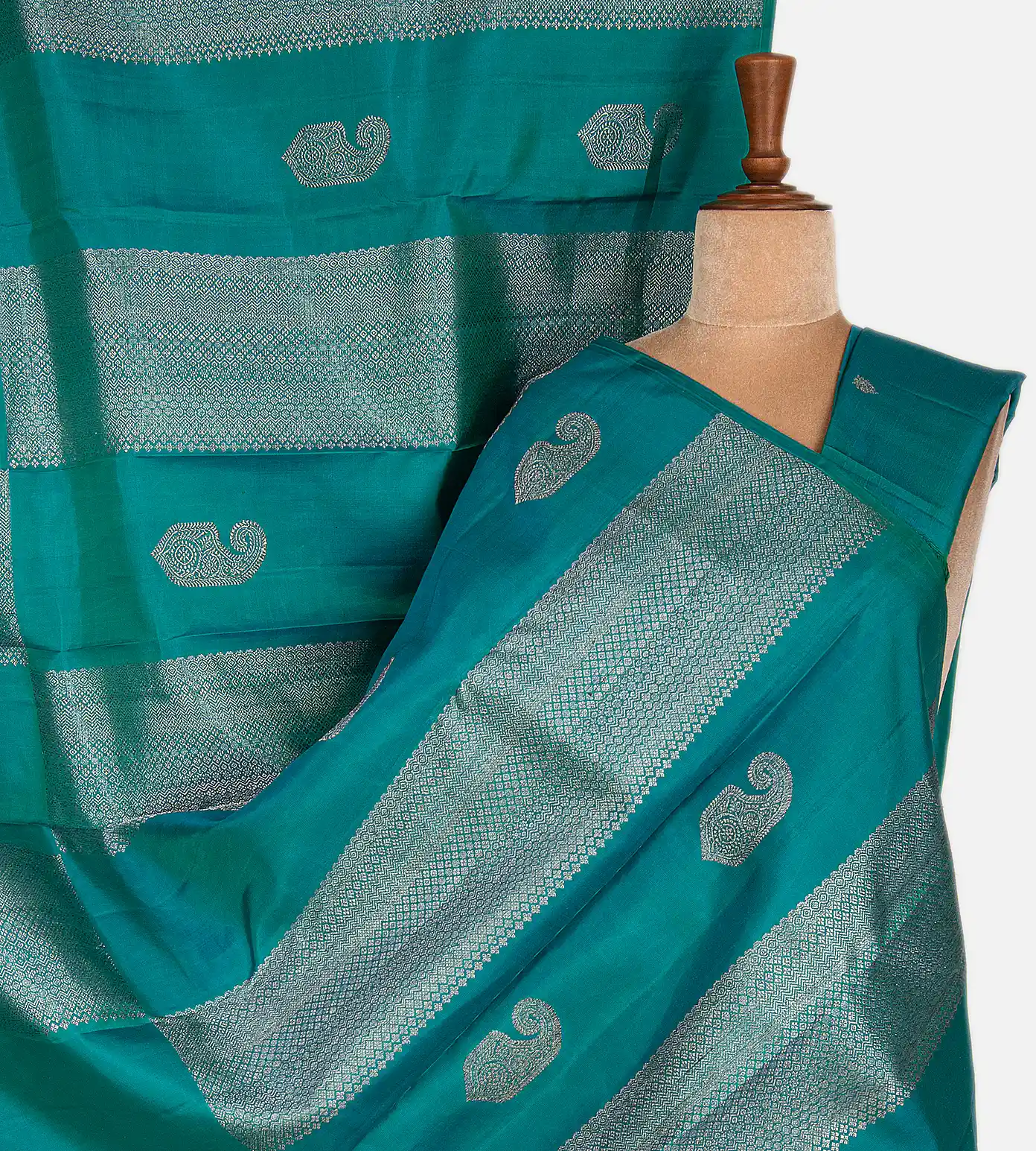 Deep Teal Kanchipuram Silk Saree1