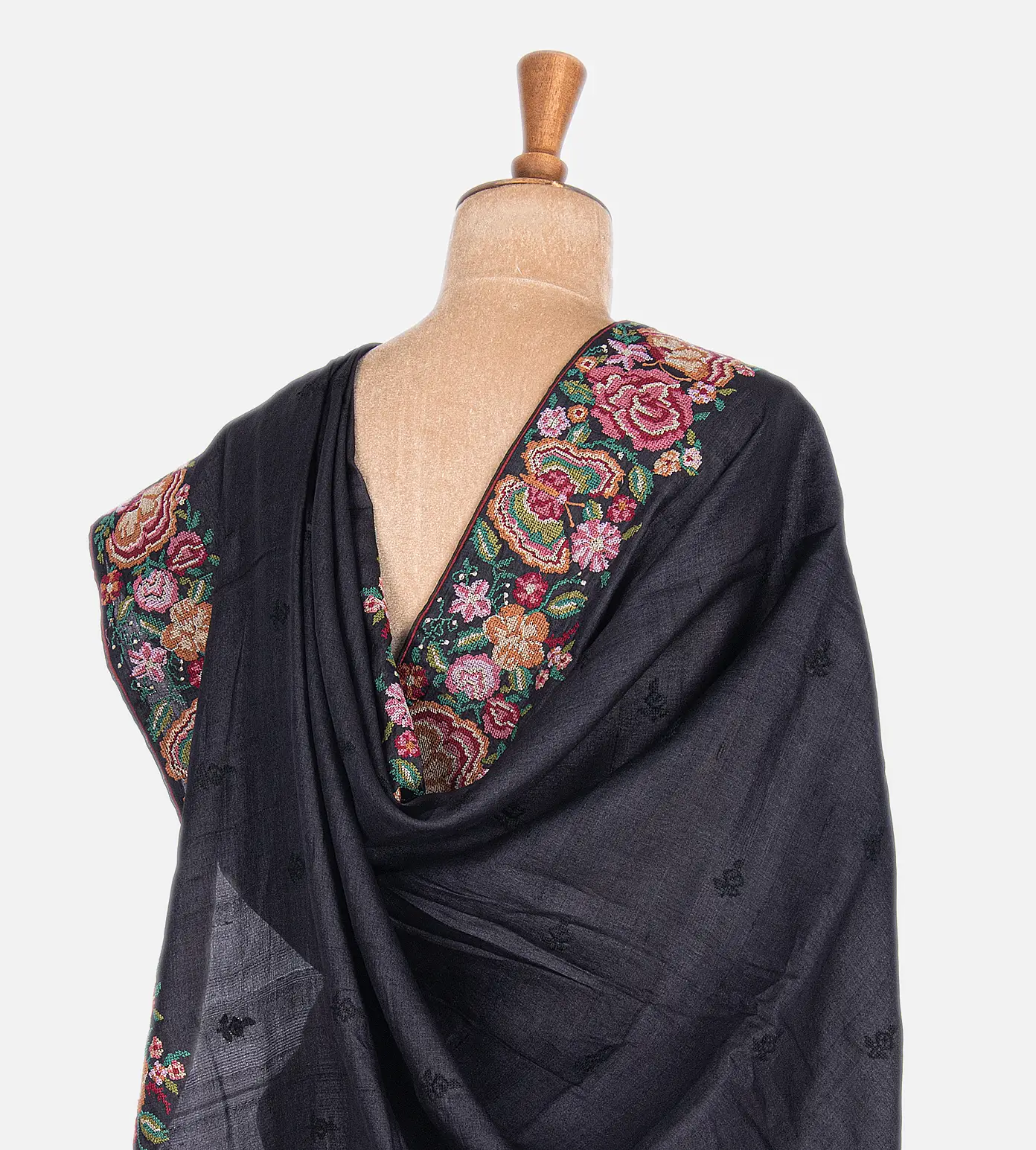Black Tussar Embroidery Saree3