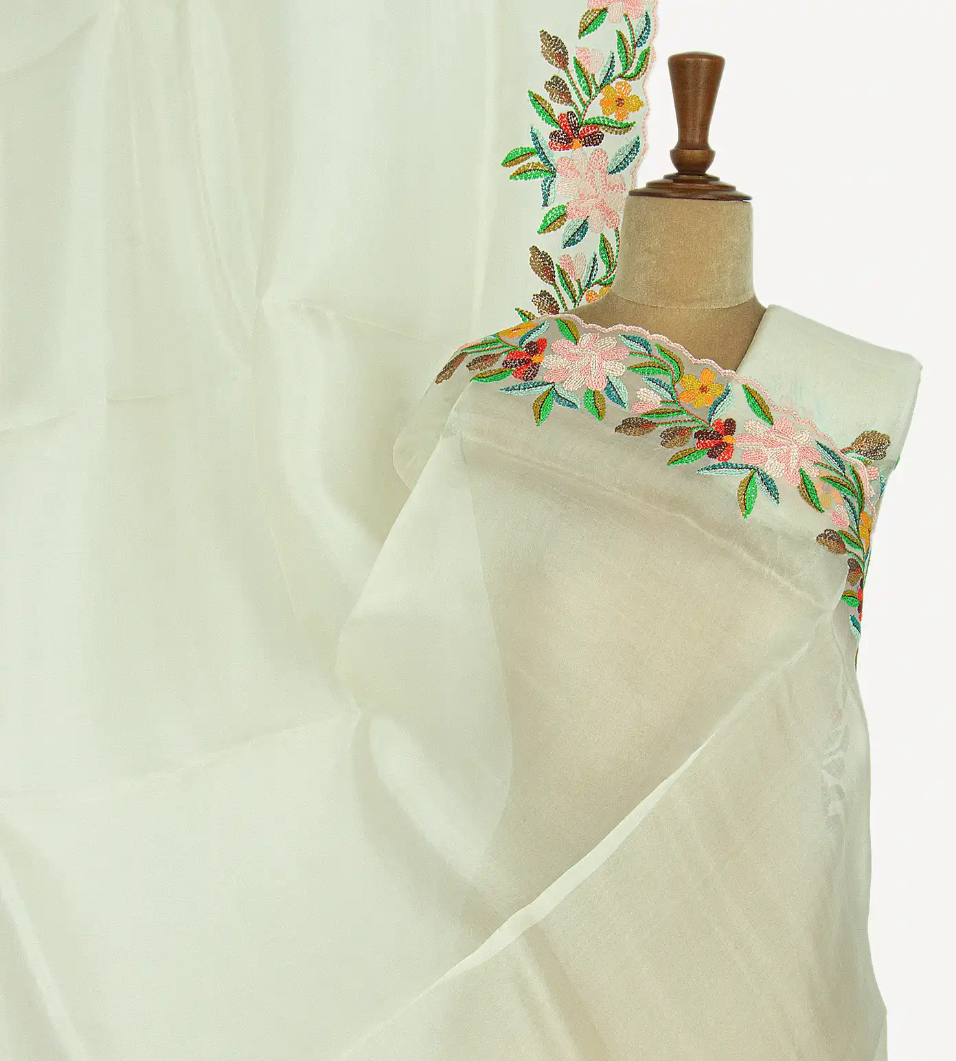 Off-White Organza Saree1