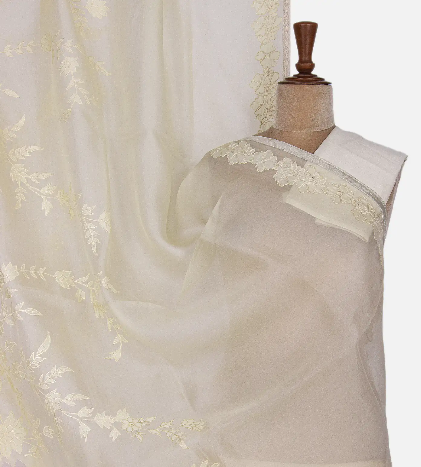 Off-White Organza Saree1