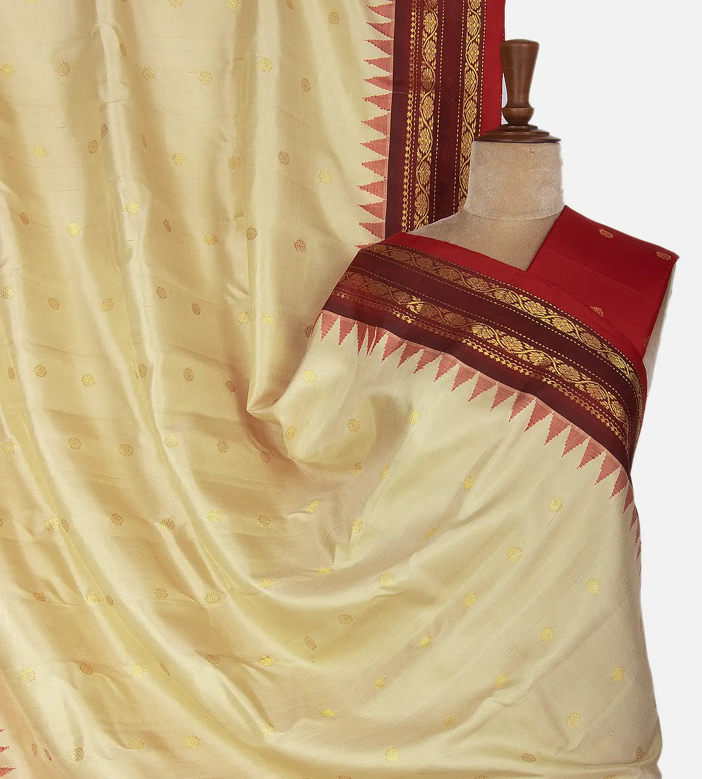 Creme Gadwal Silk Saree1
