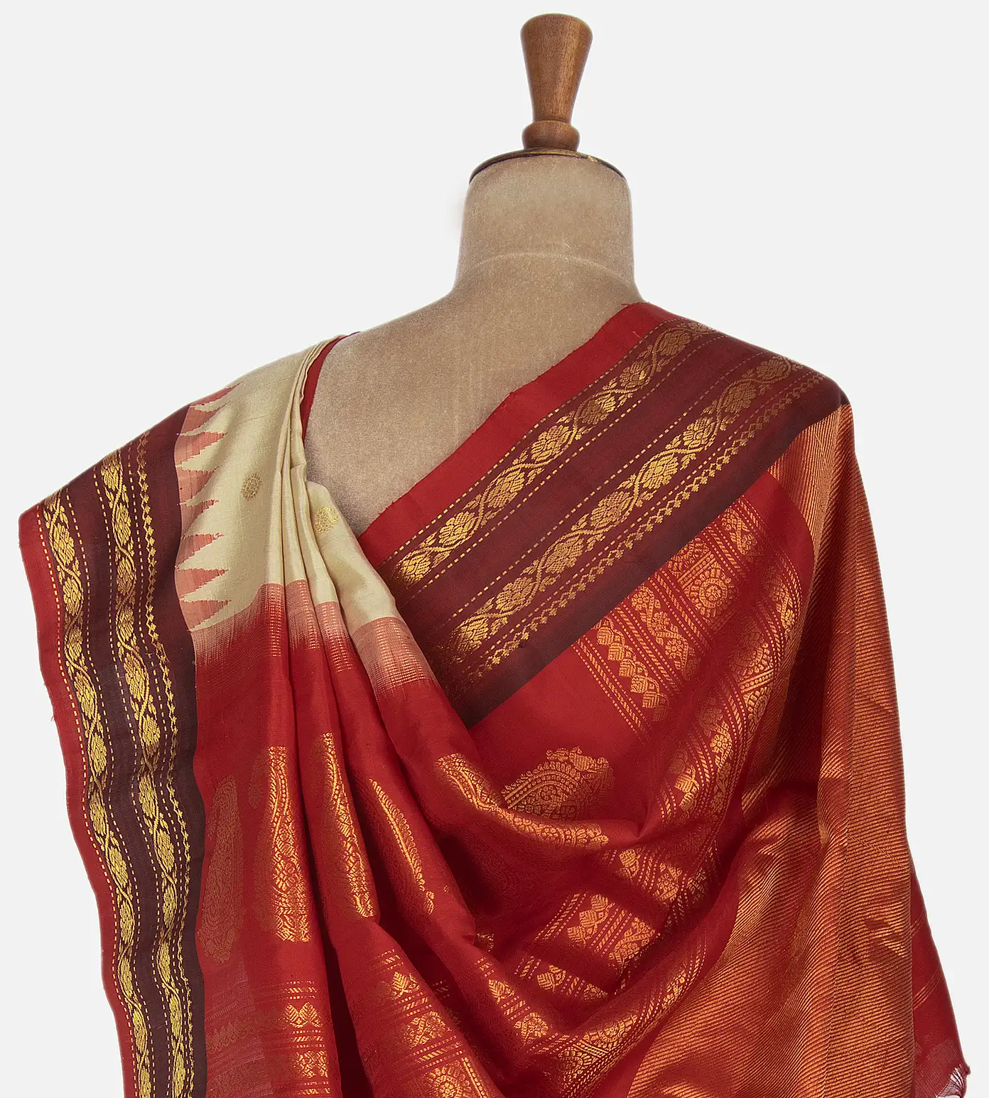 Creme Gadwal Silk Saree3