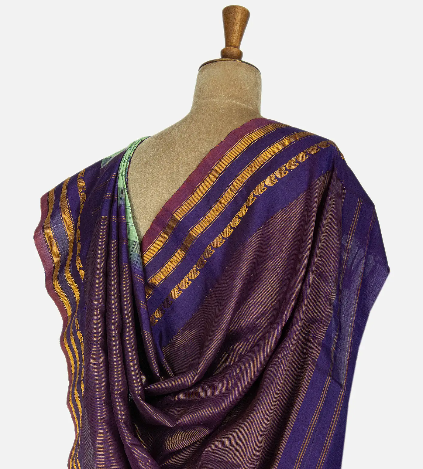 Pastel Green Gadwal Silk Saree3