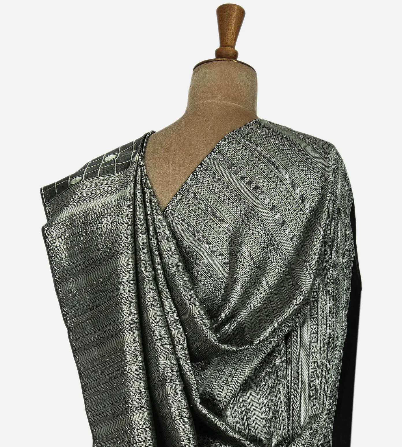 Black Kanchipuram Silk Saree3