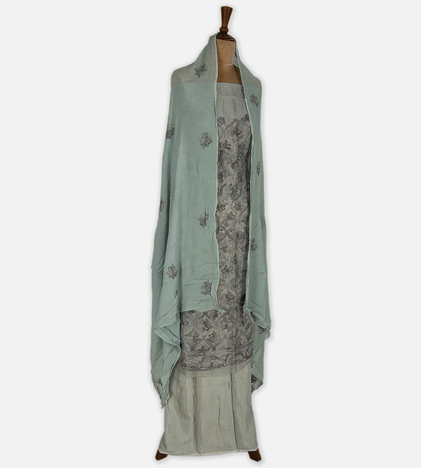 Grey Organza Embroidery Salwar3