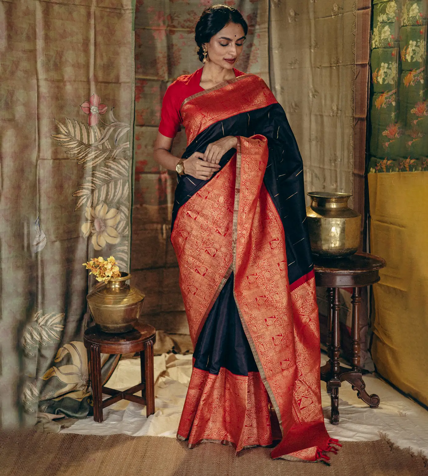 black-kanchipuram-silk-saree-b1249588-b