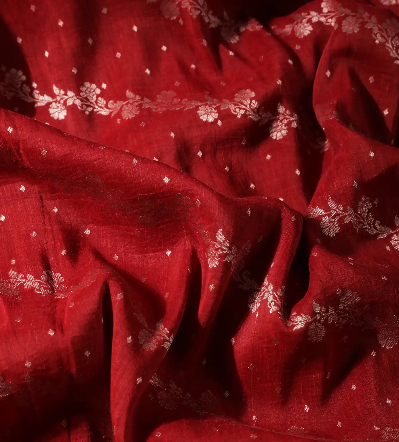 red-linen-saree-b1148527-b